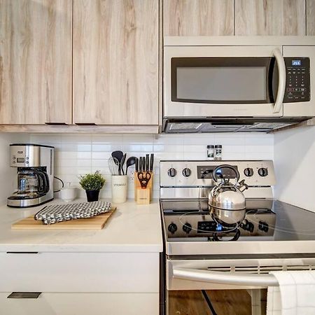 Luxurious Modern 2Br Condo Sleeps 5 Coffee, Ac, Wifi Halifax Buitenkant foto