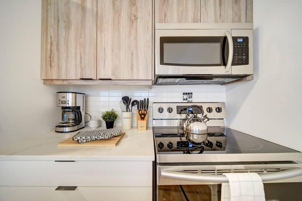 Luxurious Modern 2Br Condo Sleeps 5 Coffee, Ac, Wifi Halifax Buitenkant foto
