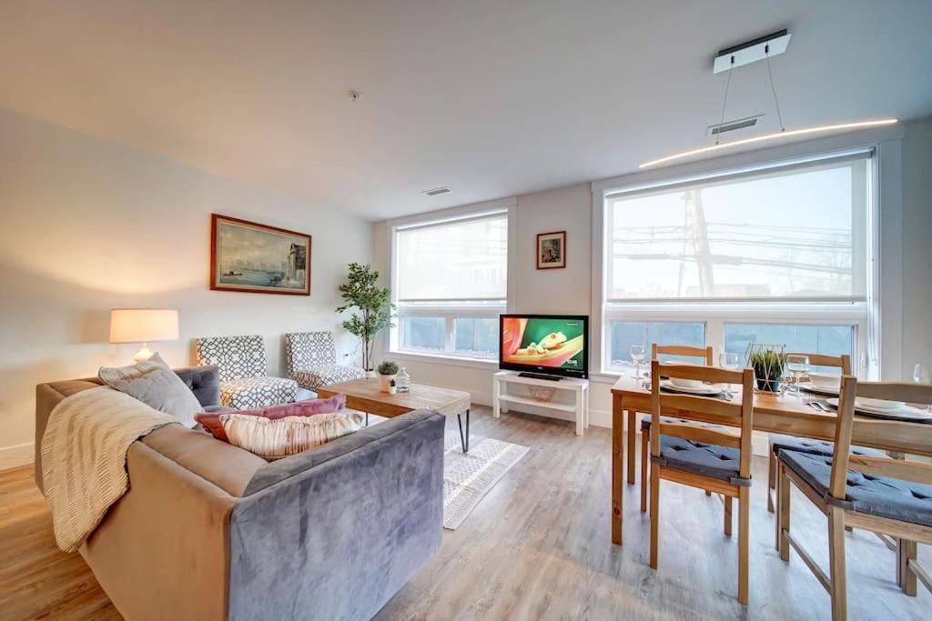 Luxurious Modern 2Br Condo Sleeps 5 Coffee, Ac, Wifi Halifax Buitenkant foto
