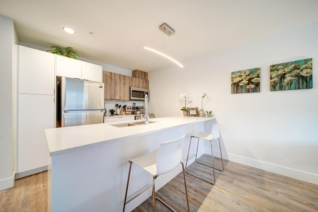 Luxurious Modern 2Br Condo Sleeps 5 Coffee, Ac, Wifi Halifax Buitenkant foto