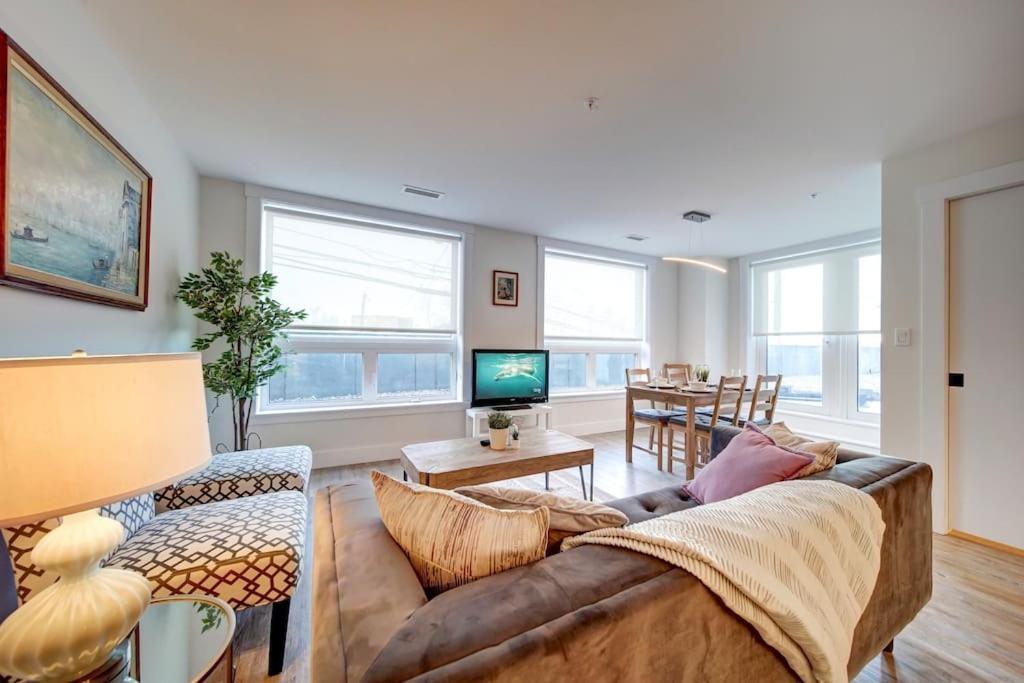 Luxurious Modern 2Br Condo Sleeps 5 Coffee, Ac, Wifi Halifax Buitenkant foto