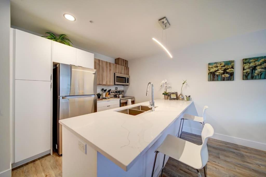 Luxurious Modern 2Br Condo Sleeps 5 Coffee, Ac, Wifi Halifax Buitenkant foto