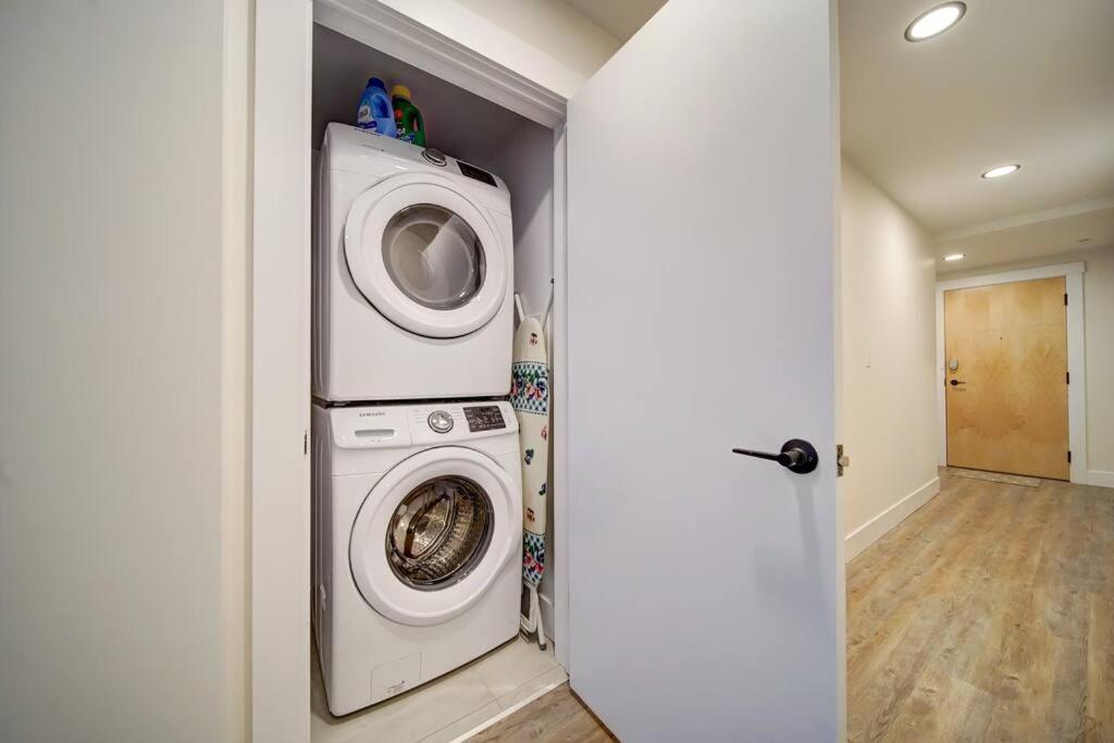 Luxurious Modern 2Br Condo Sleeps 5 Coffee, Ac, Wifi Halifax Buitenkant foto