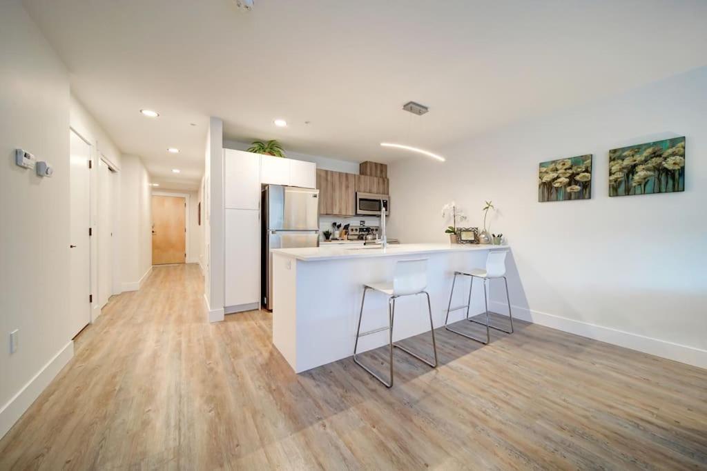 Luxurious Modern 2Br Condo Sleeps 5 Coffee, Ac, Wifi Halifax Buitenkant foto